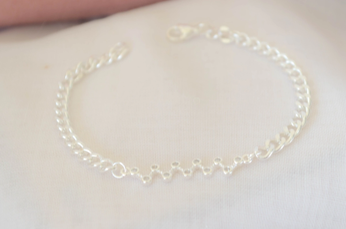 ABP0033 Pulsera grumet centro cubics zig zag