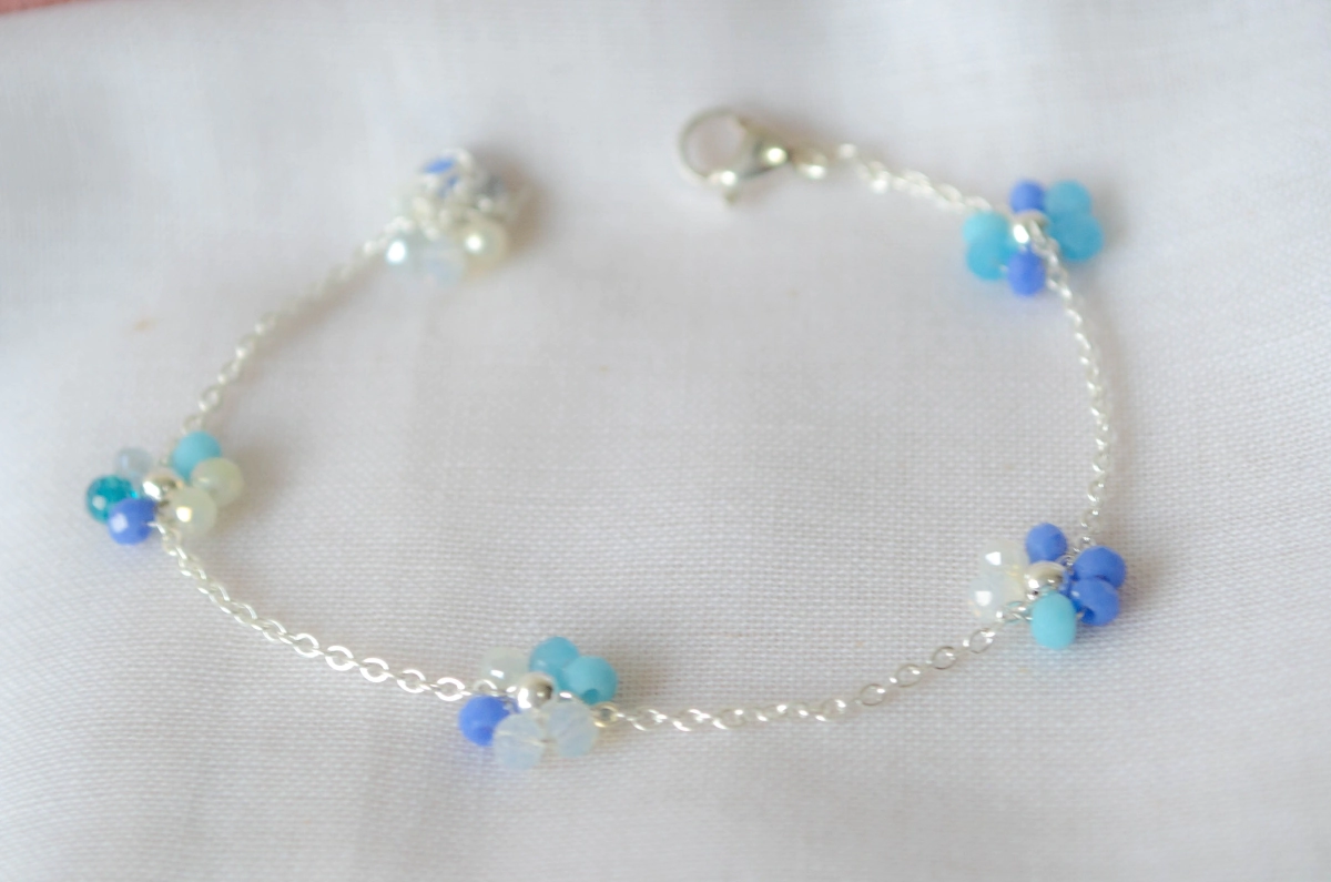ABP0039 Pulsera flores celestes