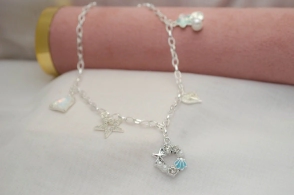 ABC0009 Cadena Tiffany con dijes 45cm