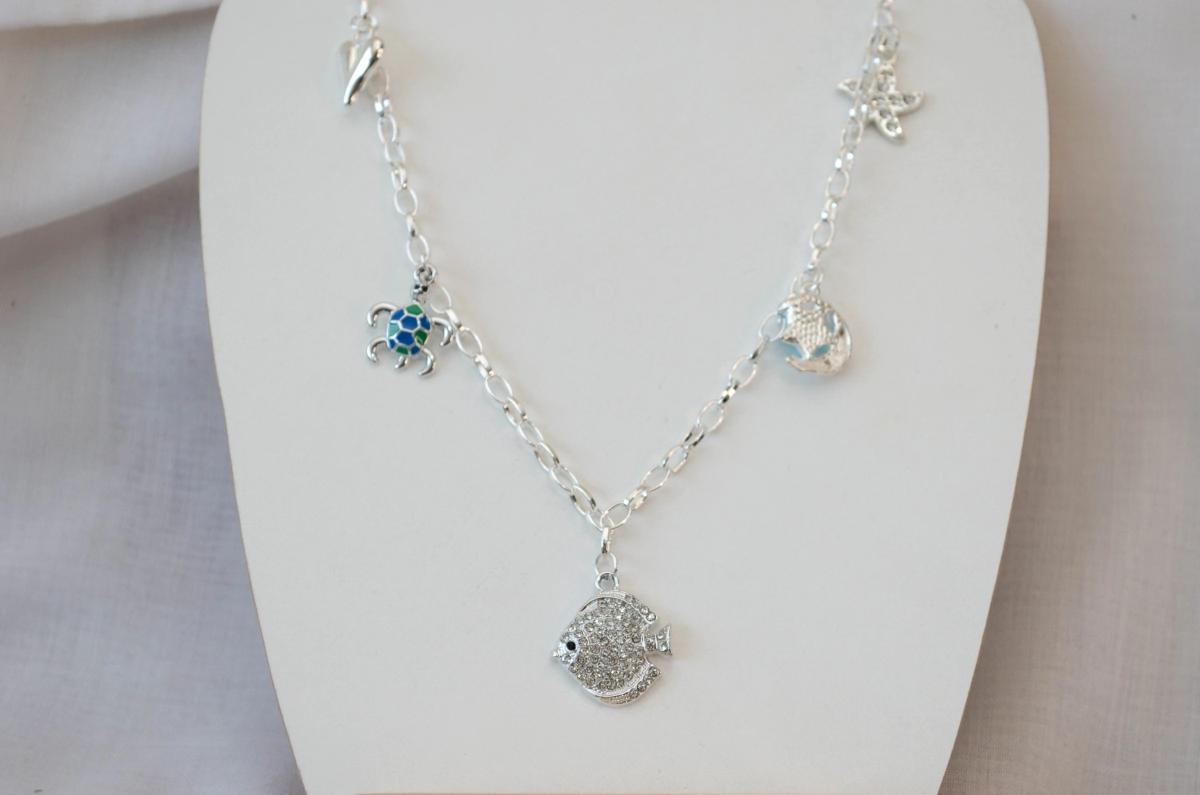 ABC0010 Cadena Tiffany con dijes 45cm