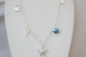 ABC0011 Cadena Tiffany con dijes 45cm 
