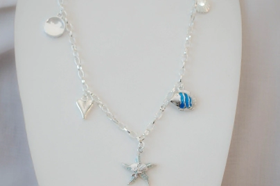 ABC0011 Cadena Tiffany con dijes 45cm 