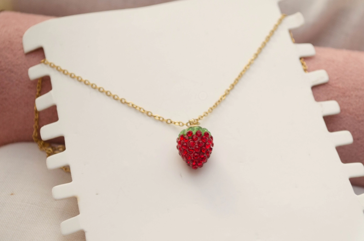 ADC0010 Cadena 50cm+dije frutilla brillante