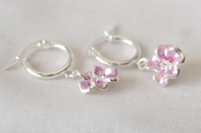 ABA0048 Aros argolla con flor eslmmaltada LILA