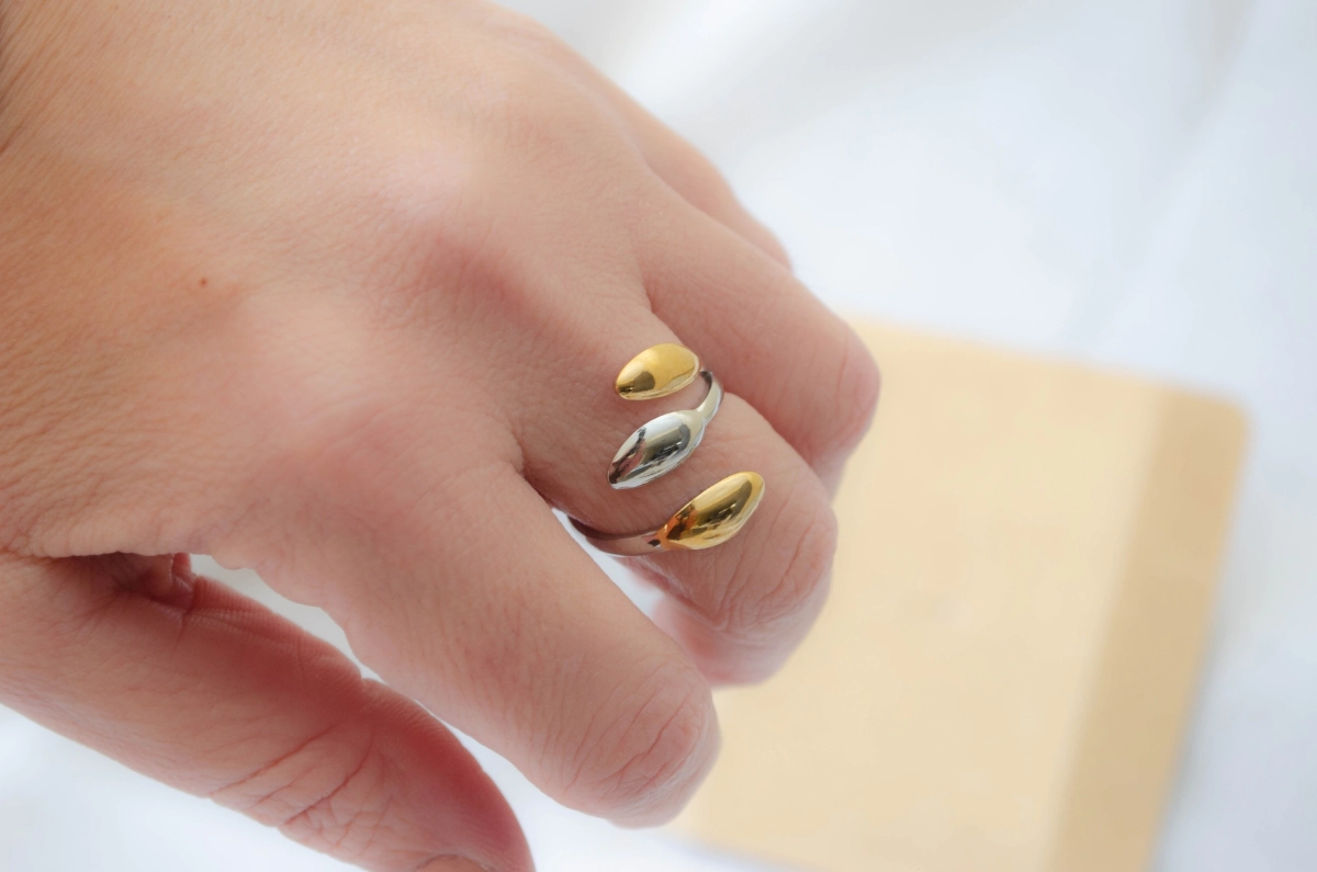 ABAN0068 Anillo aceros combinado gotitas