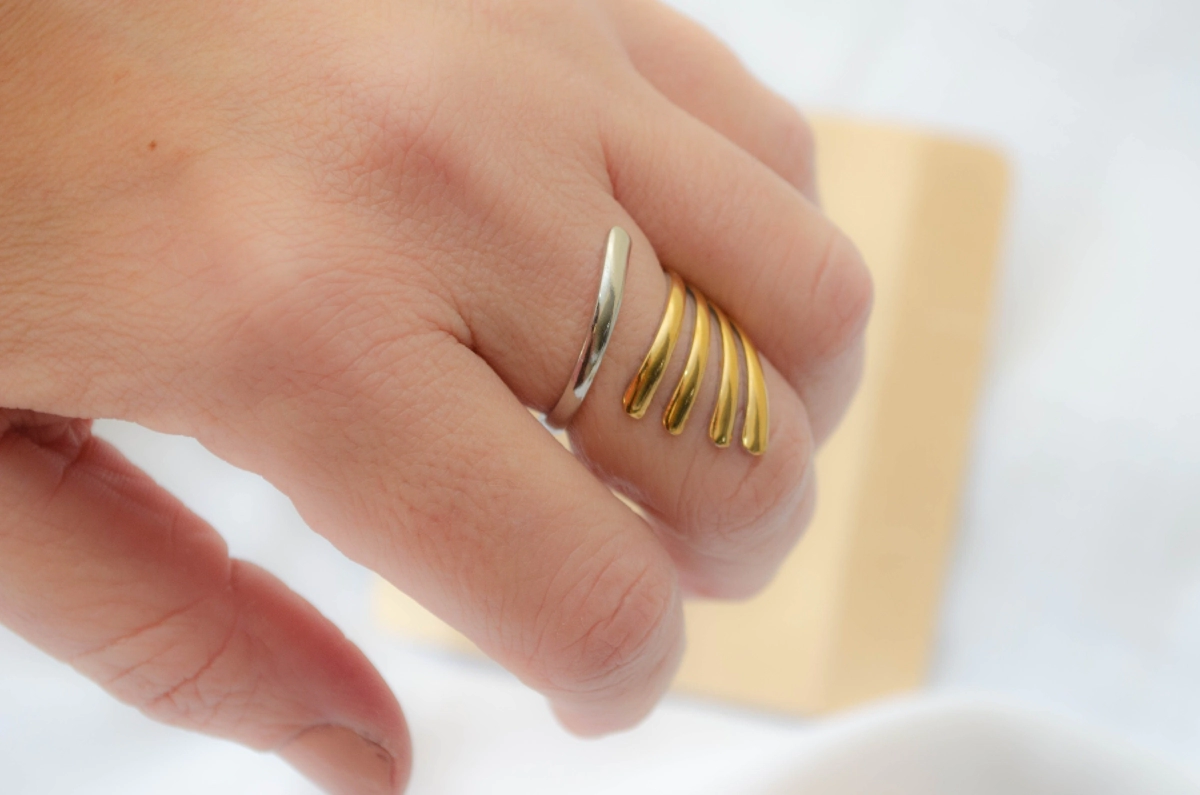 ABAN0070 Anillo aceros combinado lineas