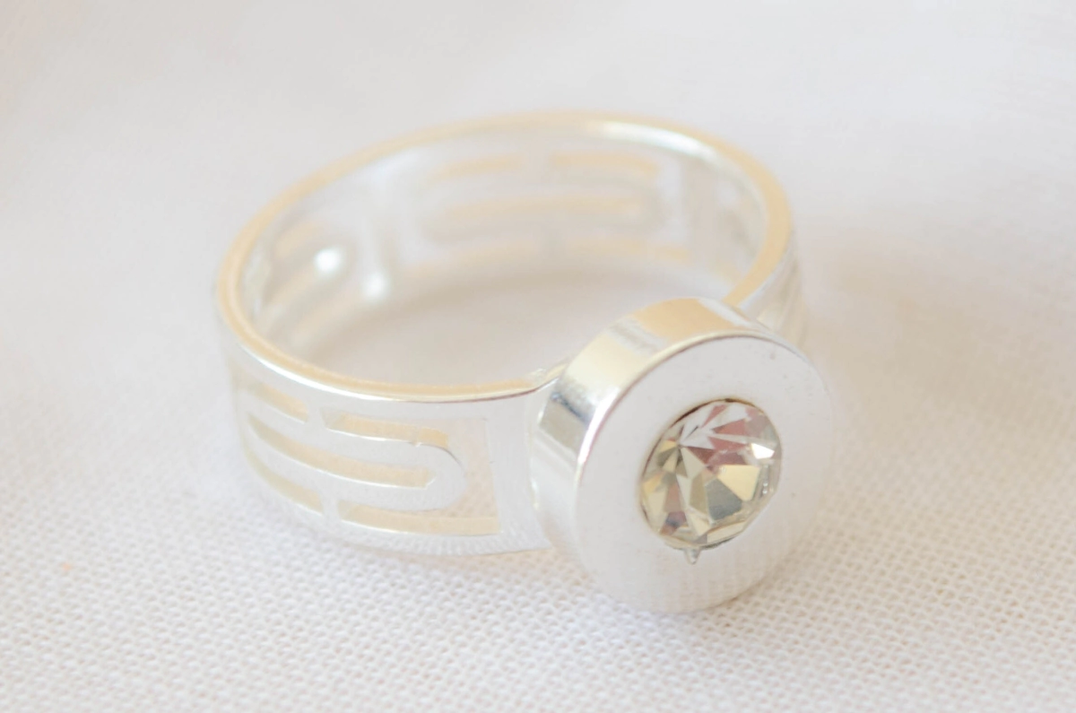 ABAN0048 Anillo tipo bulgary transparente