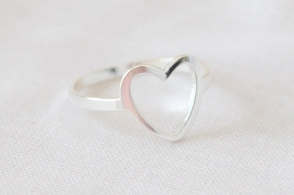 ABAN0058 Anillo corazon borde