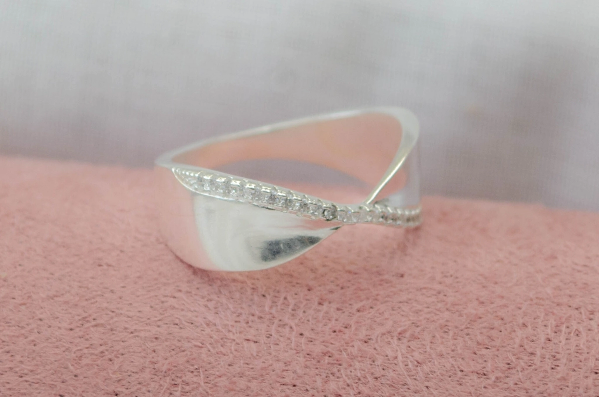 L-AN0194 Anillo CRUZDO grueso brillos