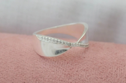 L-AN0194 Anillo CRUZDO grueso brillos