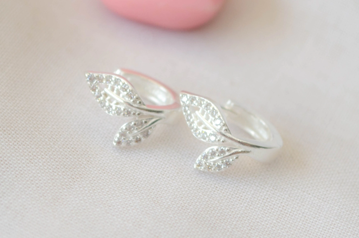l-ARB0025 Aros huggies hojas brillantes