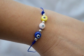 L-PU0237 Pulsera hilo azul 3 ojos ceramica