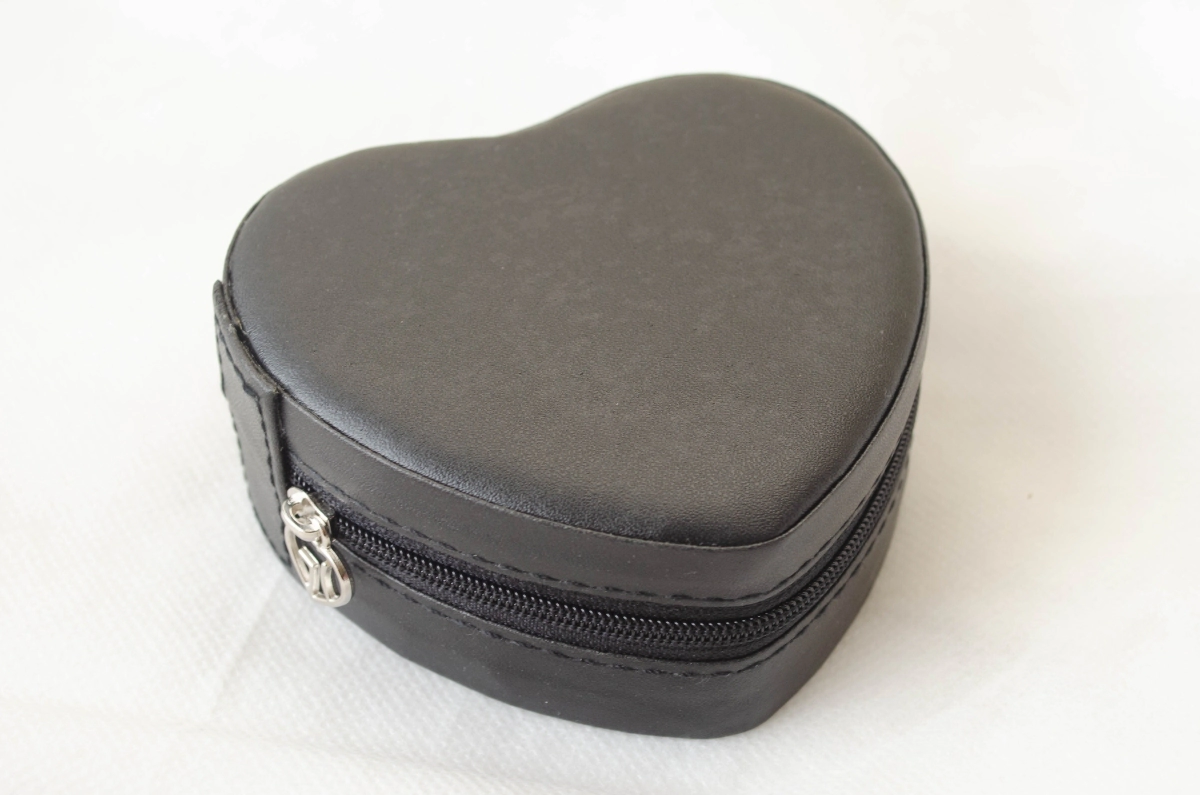 Neceser corazon 10cm NEGRO