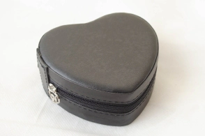 Neceser corazon 10cm NEGRO