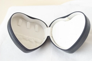 Neceser corazon 10cm NEGRO