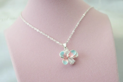 ABC0036 Cadena 45 + flor rosa con cubic