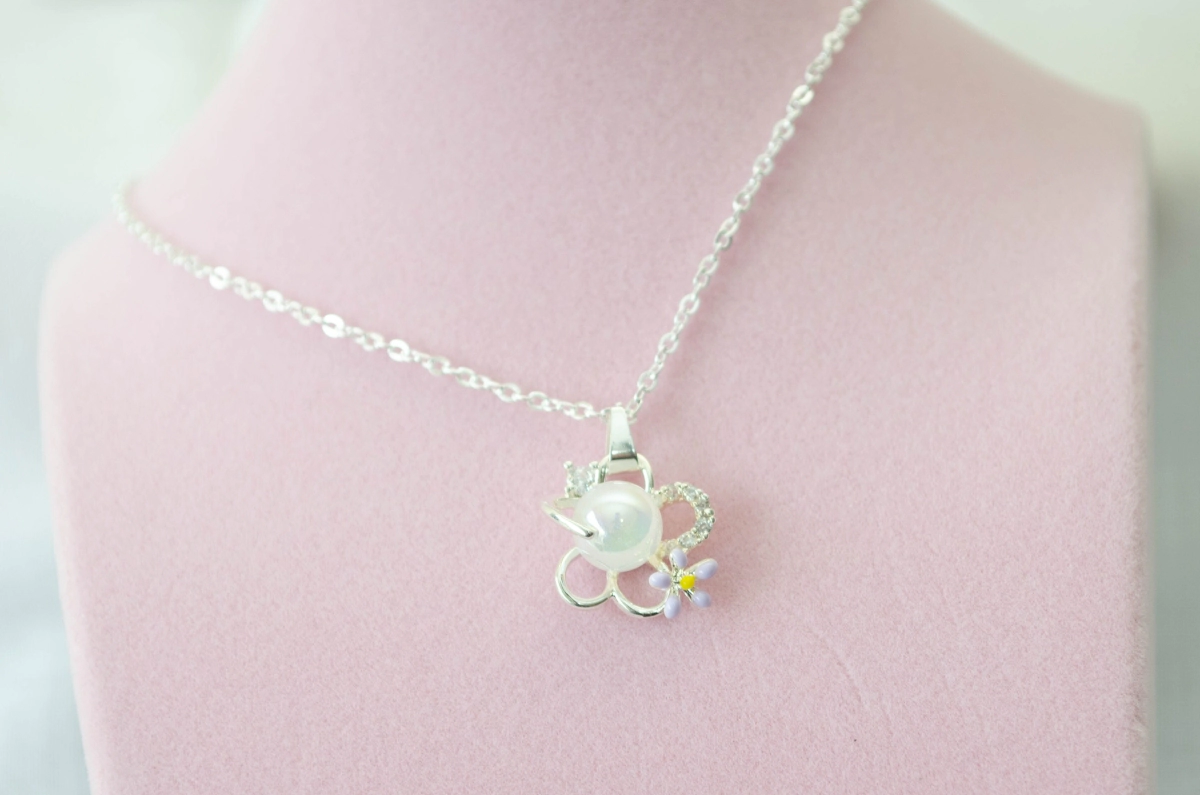 ABC0038 Cadena con flor perla margarita