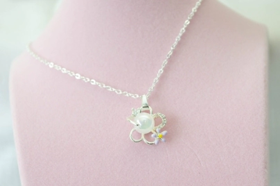 ABC0038 Cadena con flor perla margarita