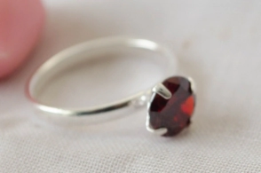 L-AN0203 Anillo cubic ROJO
