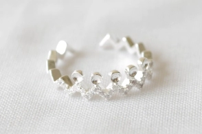 L-AN0210 Anillo cubic zig zag gotas