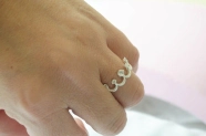 L-AN0210 Anillo cubic zig zag gotas