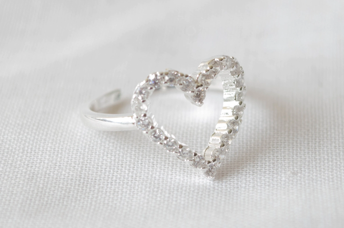 L-AN0216 Anillo corazon grande micropave