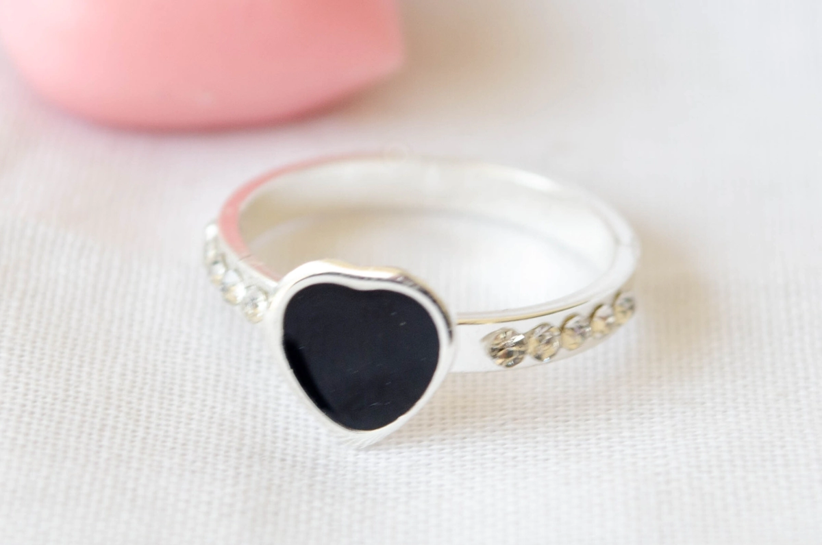 ABAN0118 Anillo coraz�n negro