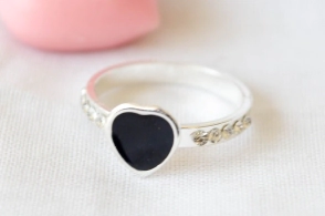 ABAN0118 Anillo coraz&oacute;n negro