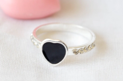 ABAN0118 Anillo coraz�n negro