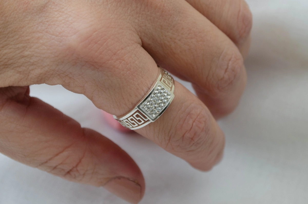 ABAN0104 Anillo ancho con cubics
