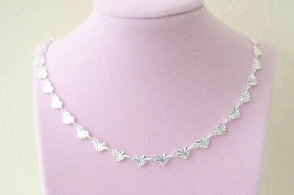 L-CA0416 Cadena con corazones planos relieves
