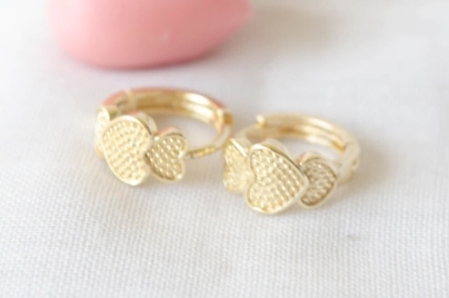 L-ARD0001 Aros huggies tres corazones puntitos