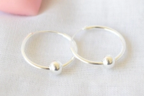L-AR1221 Aros argollas con bolita calada