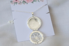 MA0026 Cadena con relicario circulo labrado