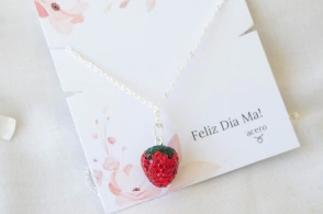 MA0038 Cadena 50cm con dije frutilla brillante