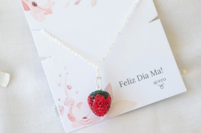 MA0038 Cadena 50cm con dije frutilla brillante