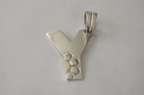 *Dije inicial Y con flores con dublé - 