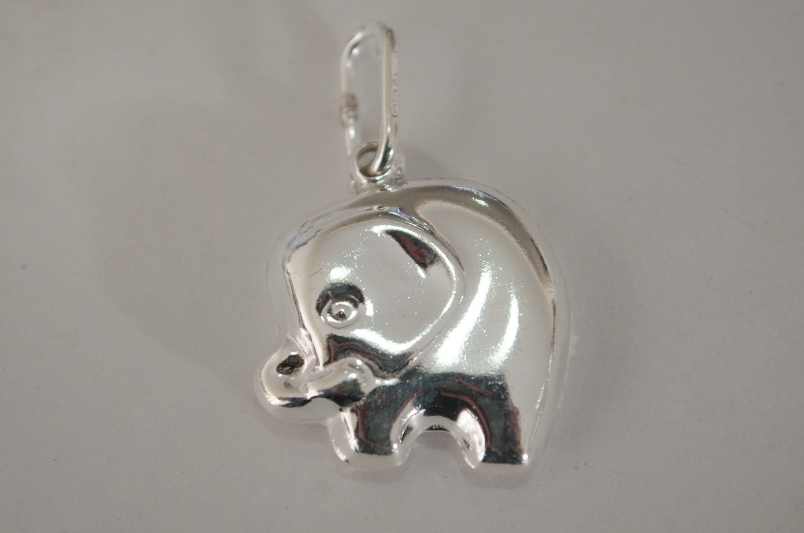 DI016 Dije elefante plano inflado - 2cm
