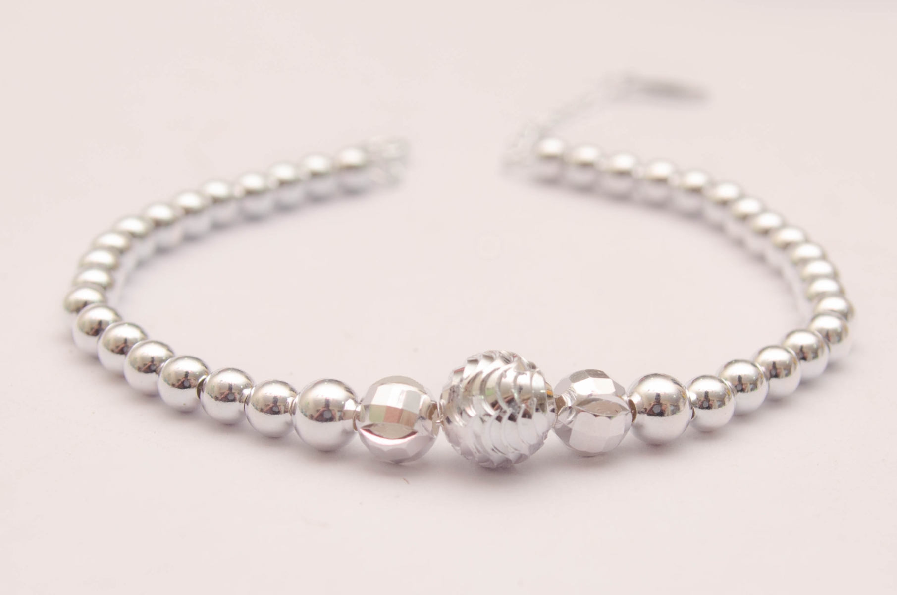 PU581 Pulsera bolitas 5mm con bola centro-18+3cm