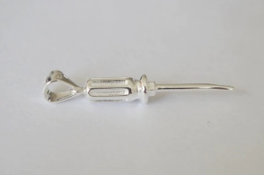 DI146 Dije destornillador - 3.3cm largo