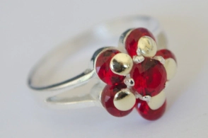 ANI048 Anillo flor cubic con dublé rojo - 