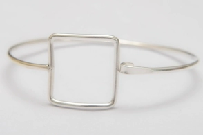 ESC044 Pulsera esclava con cuadrado centro -se abre