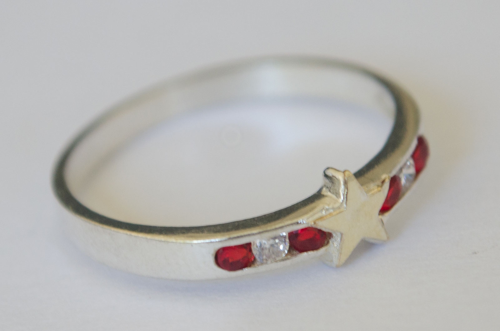 ANI048 Anillo flor cubic con dublé rojo - 
